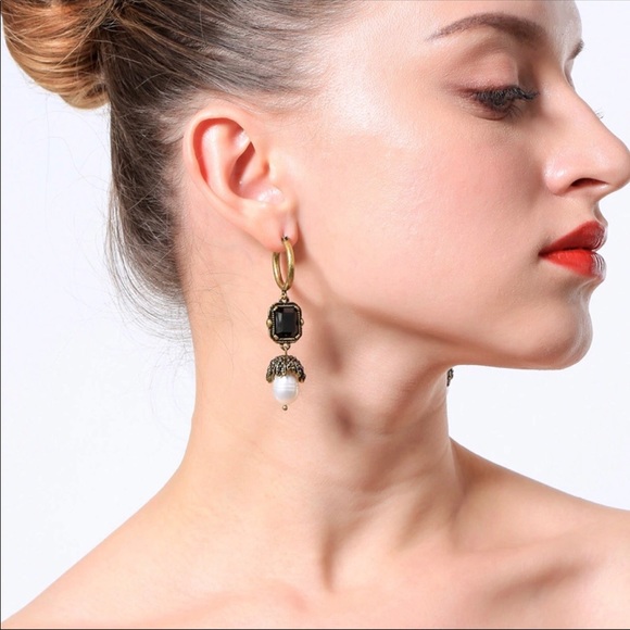 luxe girl Jewelry - Crystal pearl and Resin Earrings